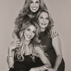 D'Ore Maira Koutsoudakis, Vicky Crease and mom