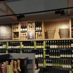 PnP Blue Hills wine section